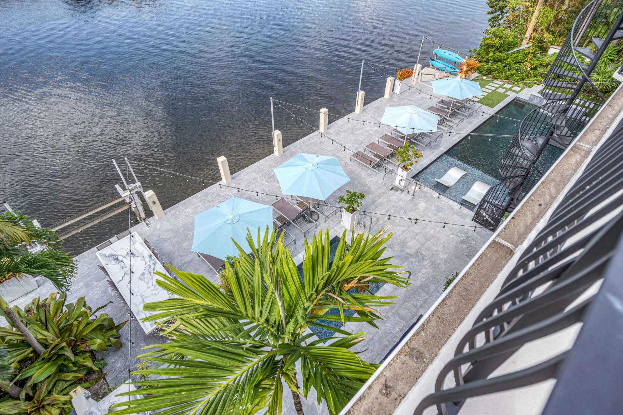 The Modern Castle Canal View Access Rooftop Living Greenhouse Vlllas Fort Lauderdale Exterior foto