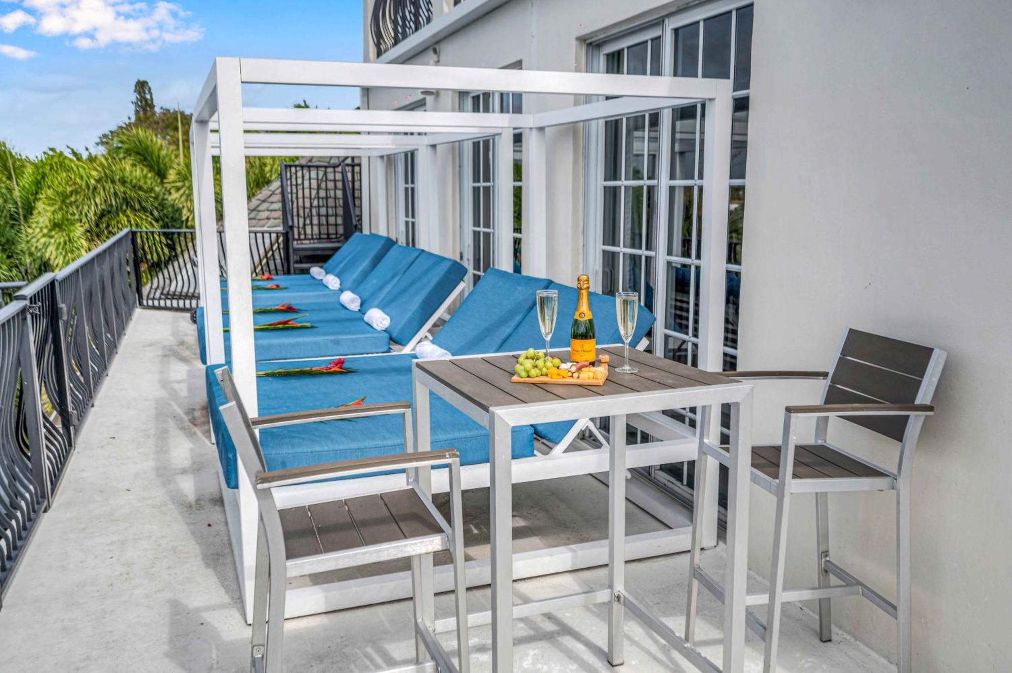 The Modern Castle Canal View Access Rooftop Living Greenhouse Vlllas Fort Lauderdale Exterior foto
