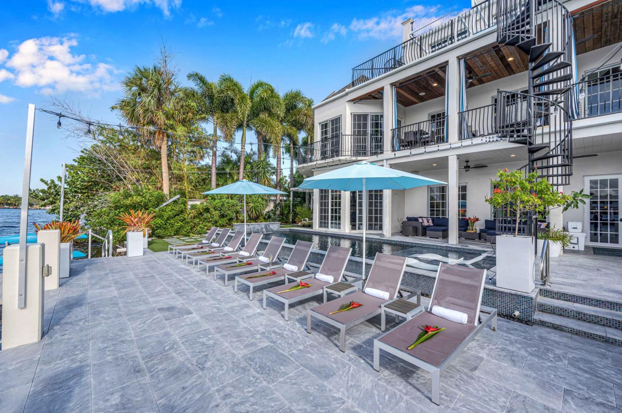 The Modern Castle Canal View Access Rooftop Living Greenhouse Vlllas Fort Lauderdale Exterior foto