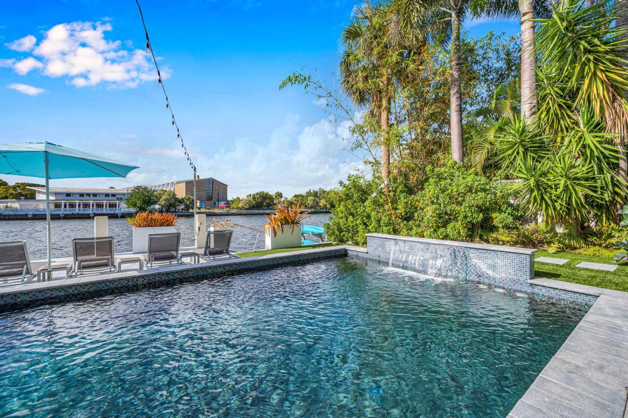 The Modern Castle Canal View Access Rooftop Living Greenhouse Vlllas Fort Lauderdale Exterior foto