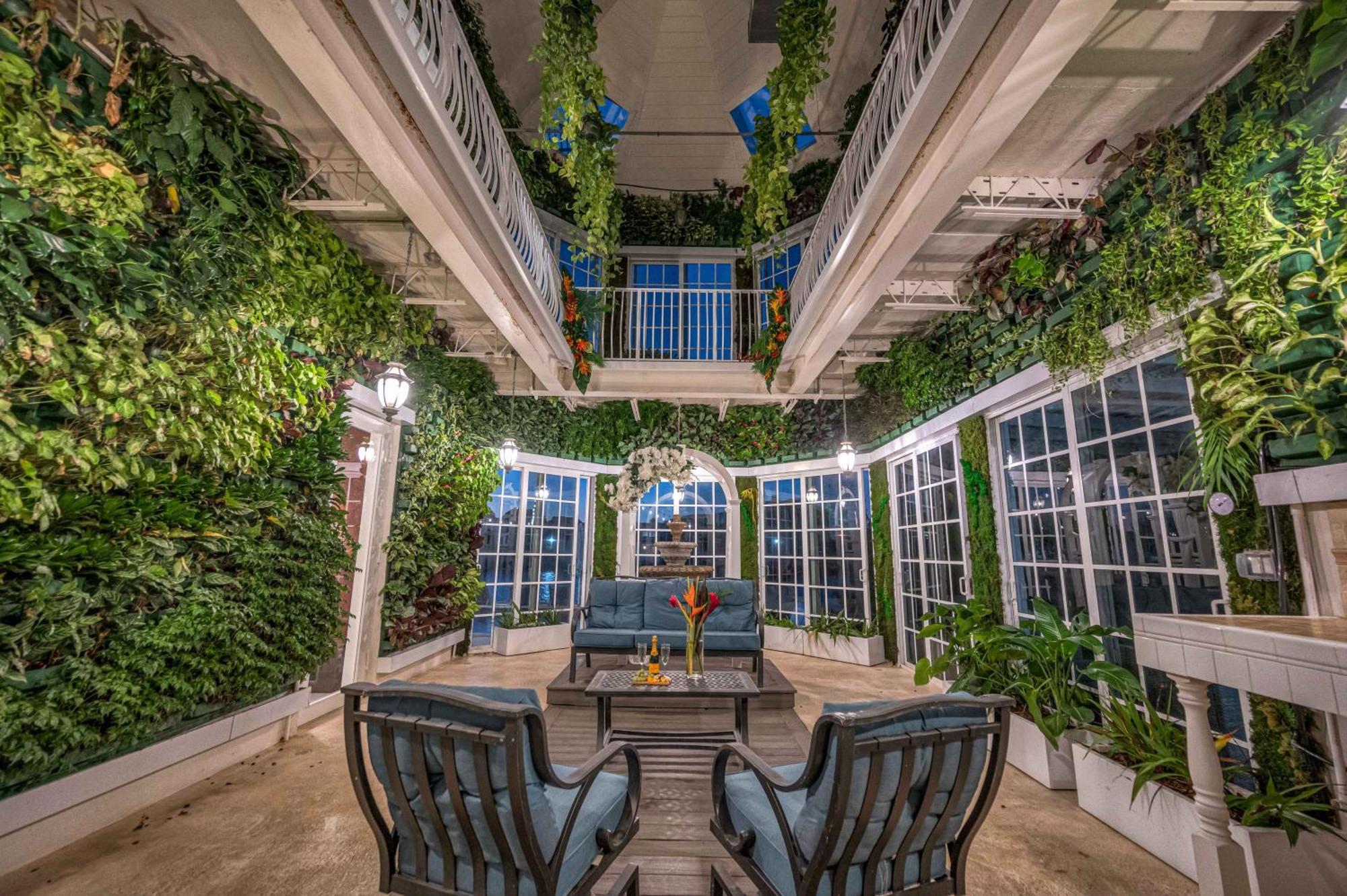 The Modern Castle Canal View Access Rooftop Living Greenhouse Vlllas Fort Lauderdale Exterior foto
