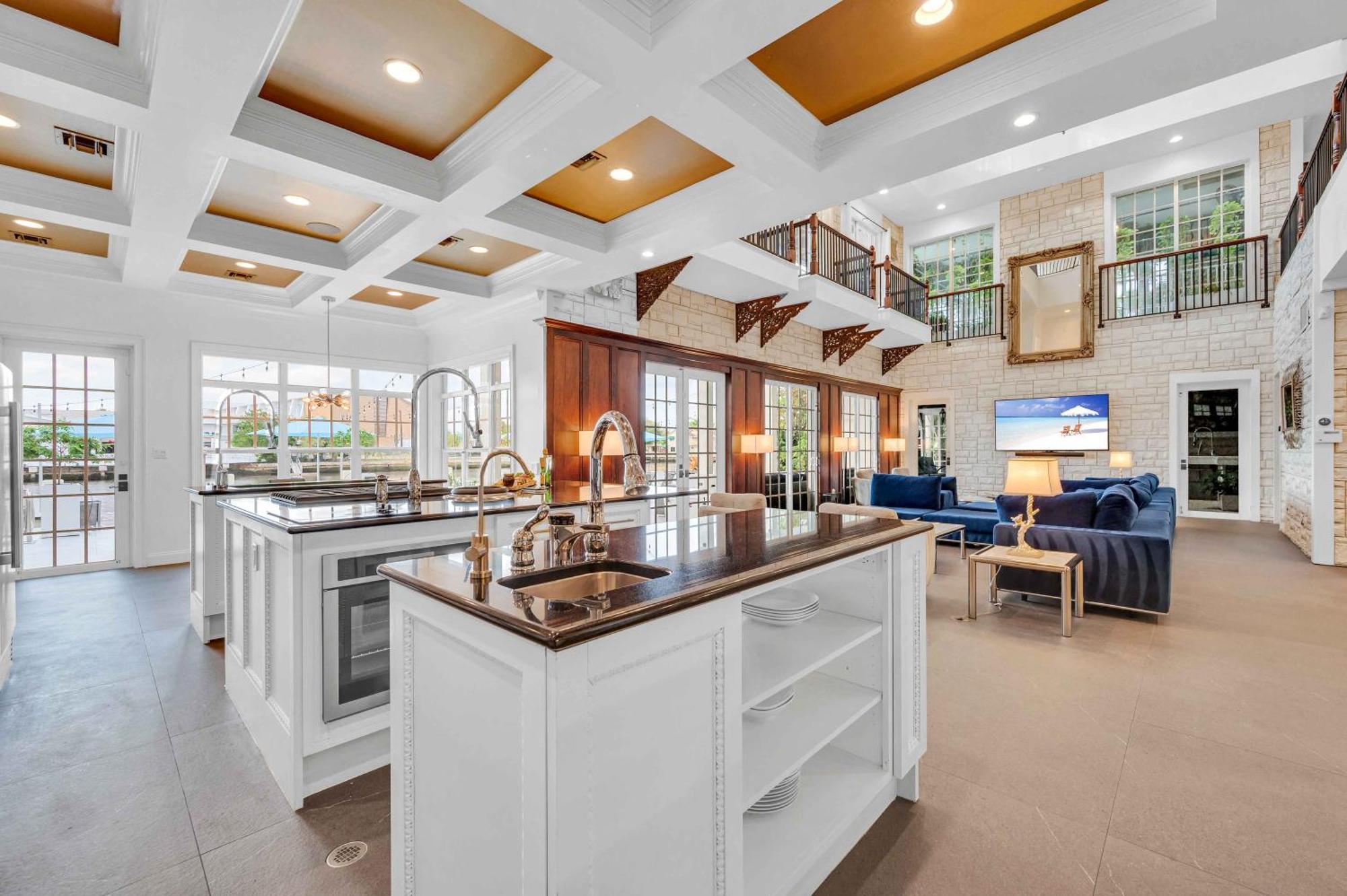 The Modern Castle Canal View Access Rooftop Living Greenhouse Vlllas Fort Lauderdale Exterior foto